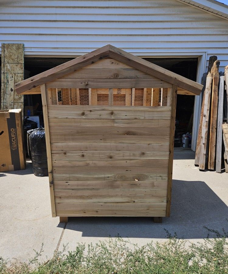 Custom Chicken Coops and Animal Houses