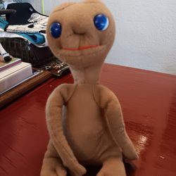 Vintage 1982 E.T. Stuffed Animal  8" Tall