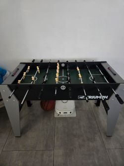 Arcade soccer table
