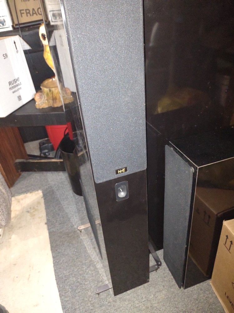 Nht Home Theater Speakers And Retro Receiver 