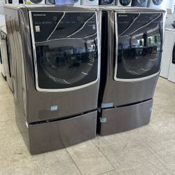 New LG Signature Front Load Washer And Dryer  (Scratch And Dent) - Financing Available 