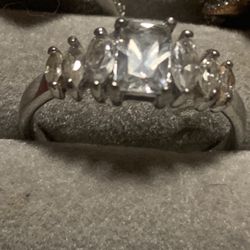 Beautiful Diamond And White Gold Ring 