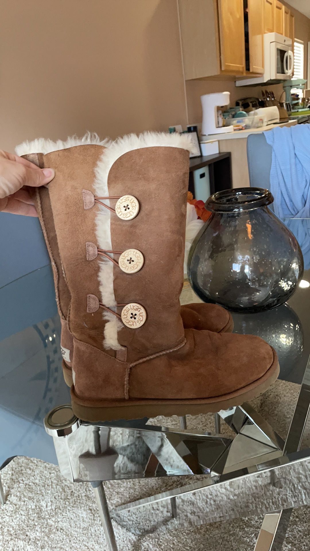 Ugg Bailey Button Boot Size 8