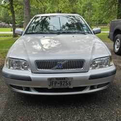 2002 Volvo V40