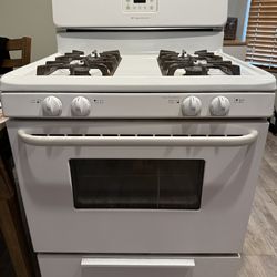 Frigidaire 4 Burner Gas Range
