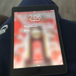 Use iPad For Sell 100 Or Best Offer Use Everything N Good Conditions Type C Charger 