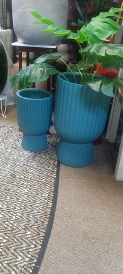 New fiber clay garden planter's rippled top high quality very detailed