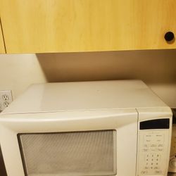 GE Microwave Works Great