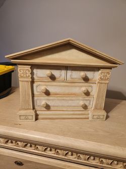 Beautiful Jewelry/Storage Box
