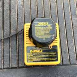 DEWALT 9.6 Battery Charger With Battery .