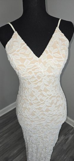 White lace bodycon maxi dress with slit