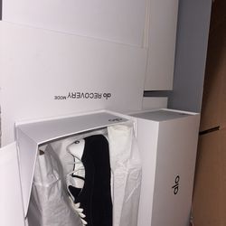New ALO Yoga Sneakers – Brand New In Box