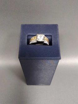 Platinum 8.9 grams Size 7.5