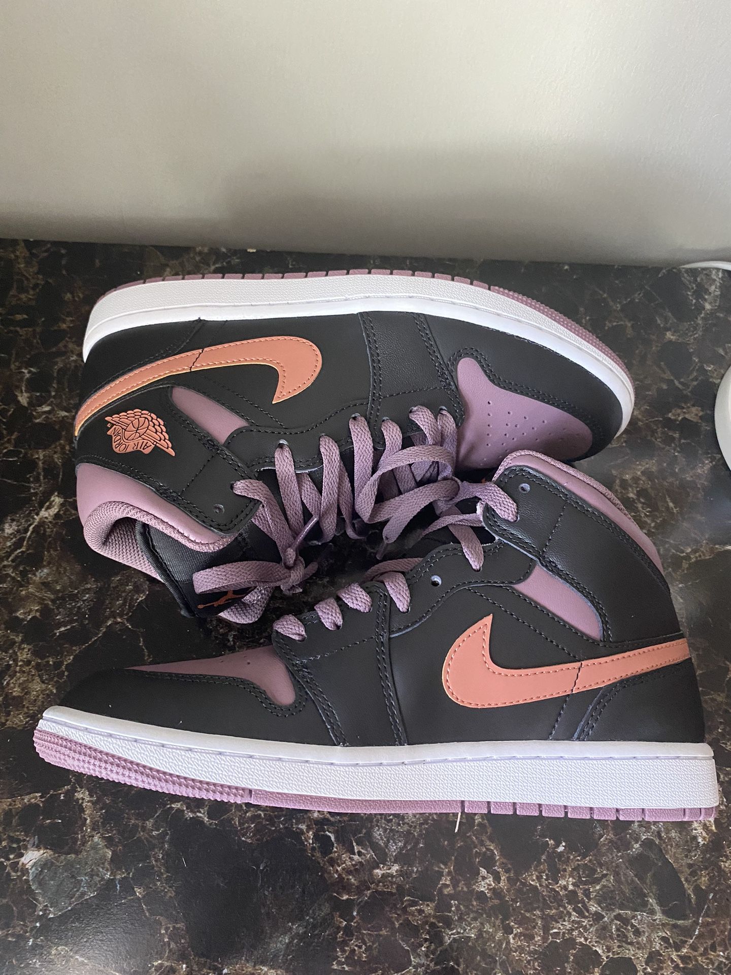 Jordan 1 Mid SE Size 7