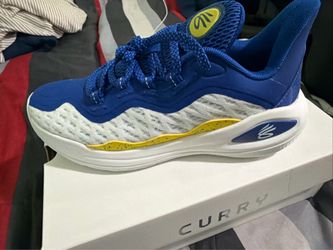 Kids Curry shoes 5.5y new $85