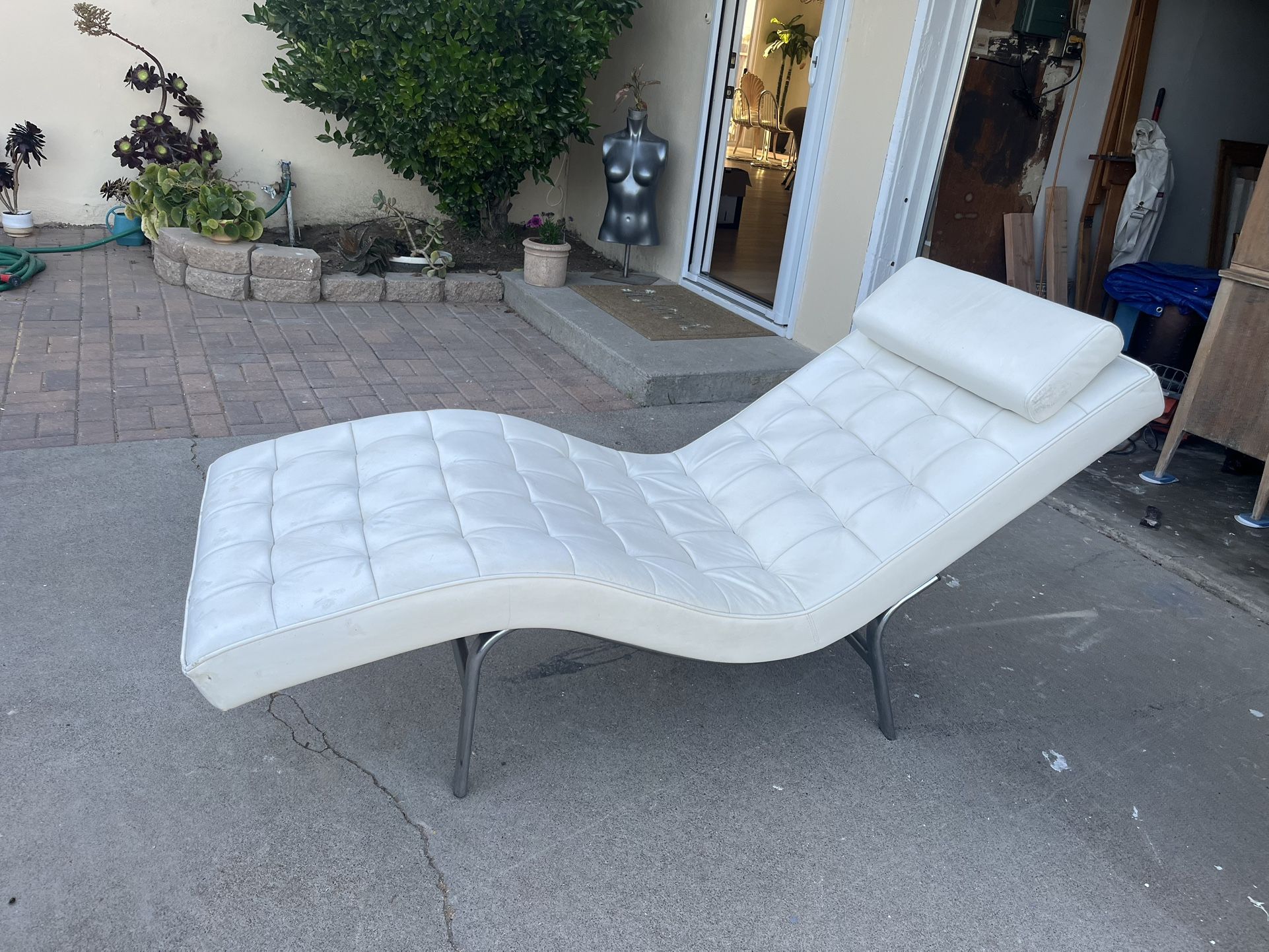 White Leather Lounge Chair