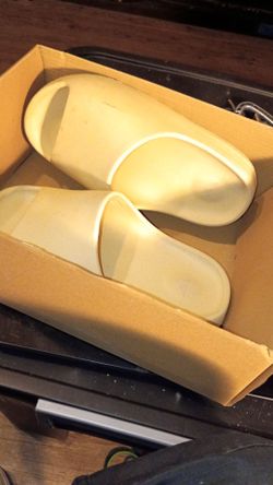 YEEZY SLIDE SANDALS BY ADIDAS PRE OWNED SIZE 8