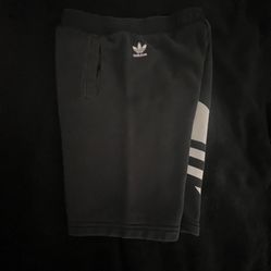 2001 Addias Logo Boys Black And White Shorts. Size Medium - Large