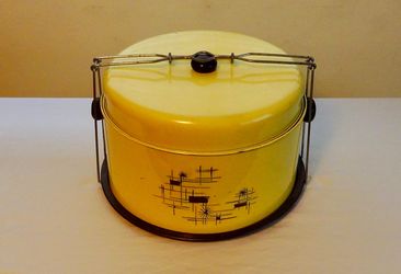 Vintage Yellow Two-Tier Cake Carrier & Pie Tin – Circa 1950s