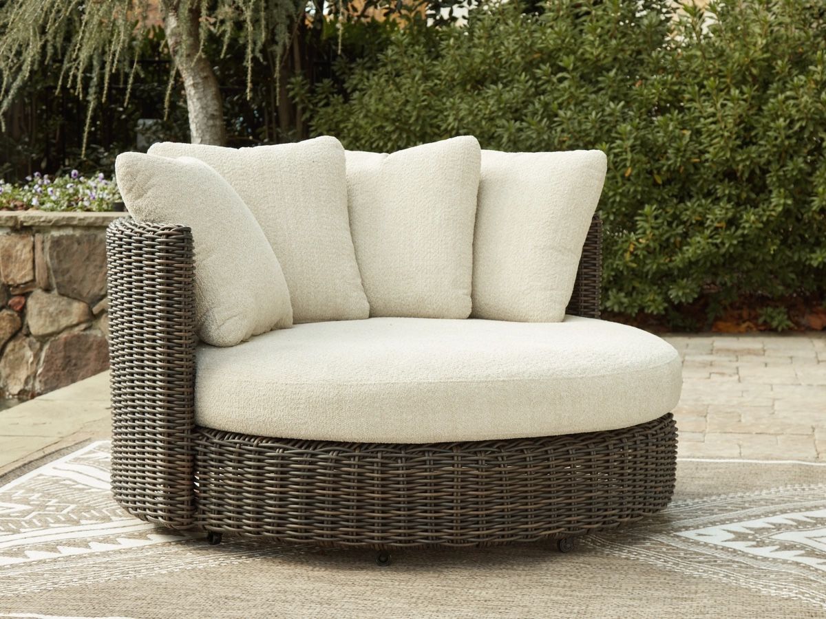 Outdoor Swivel Lounge Chair