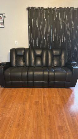 3 seat black  power recliner seats with center console