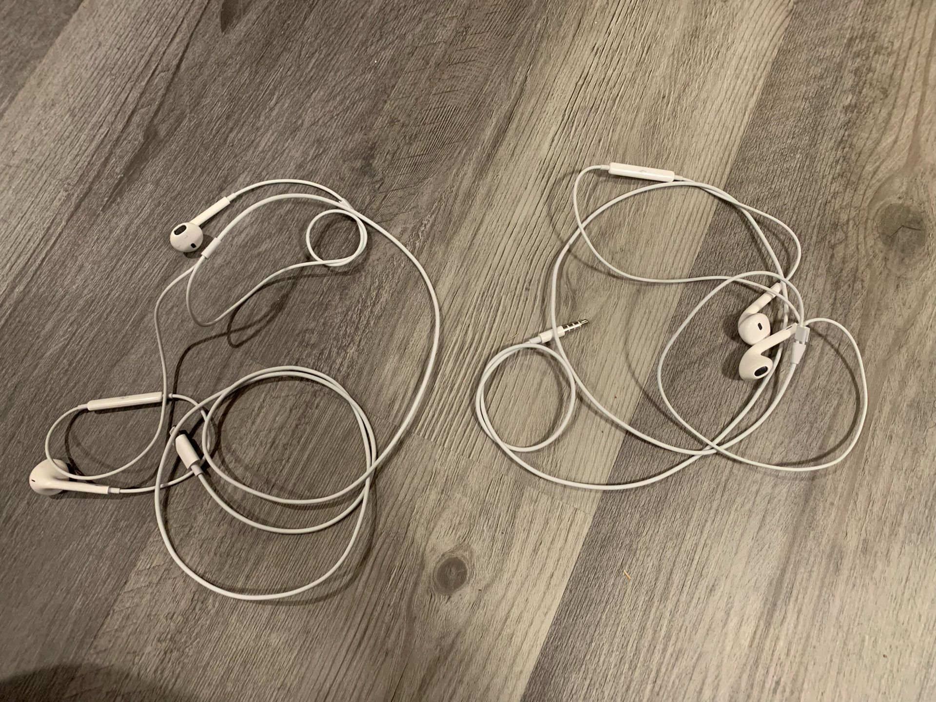 Apple Lightning and Aux 3.5mm Wired Earbuds