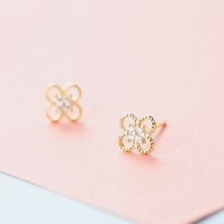 Elegant Gold Flower Stud Earrings