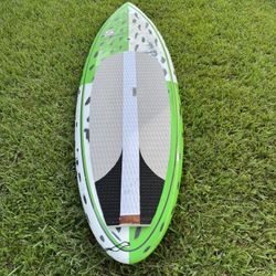 Surfing Paddleboard