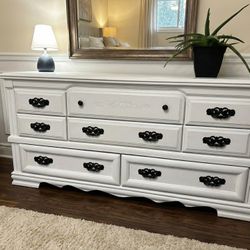 Broyhill Dresser