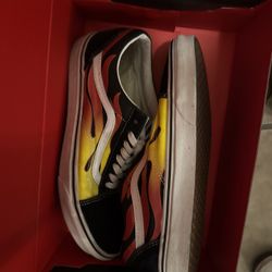 Men’s 9.5 Vans