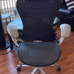 Herman Miller Mirra 2 (Navy Blue)