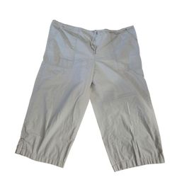 Cherokee light beige capri pants, L. EUC