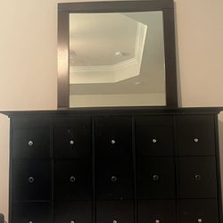 Dresser With Mirror 