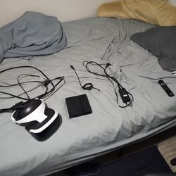 PlayStation VR (PS4) Great Condition Need Gone
