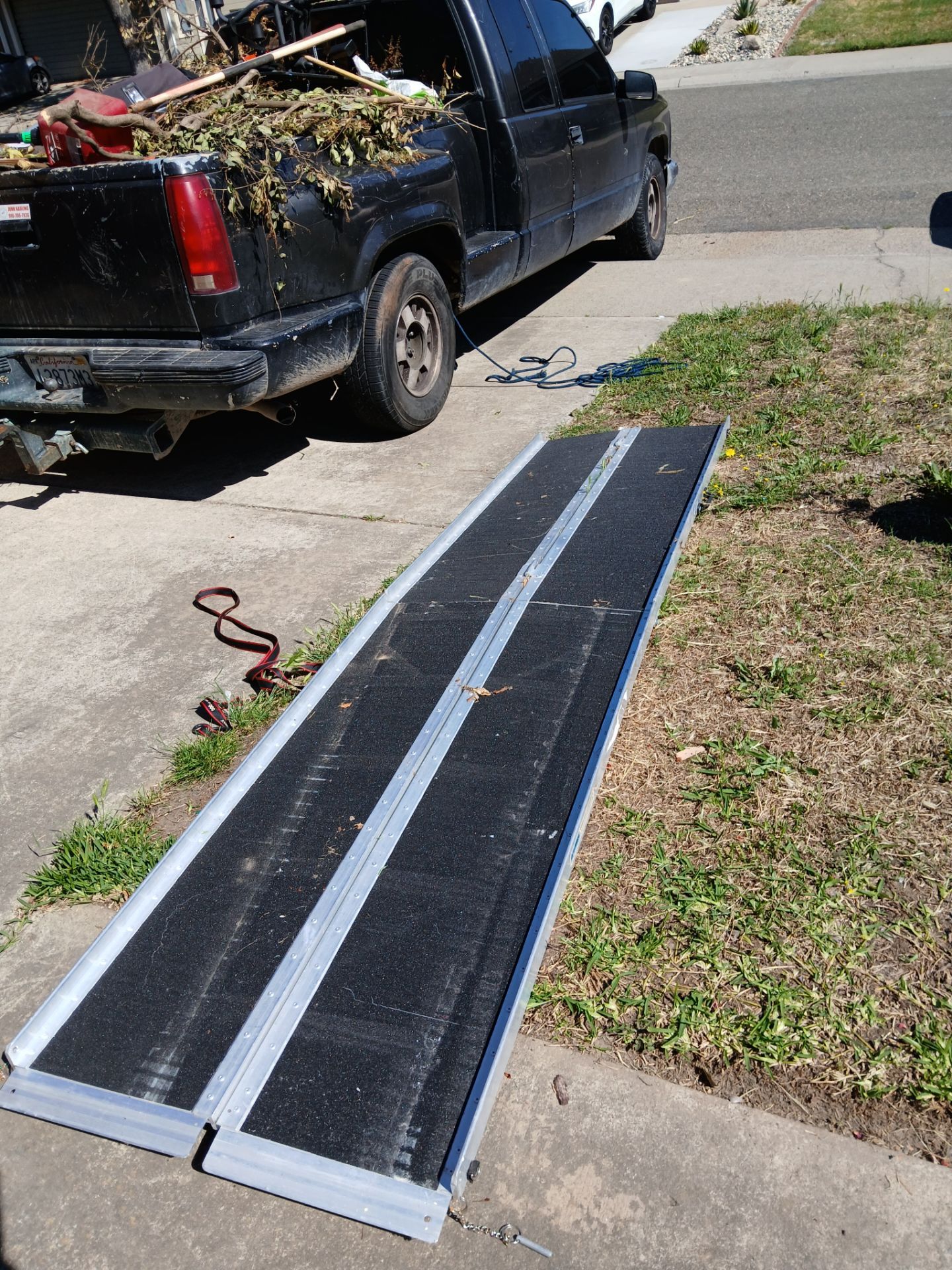 Foldable aluminum ramp