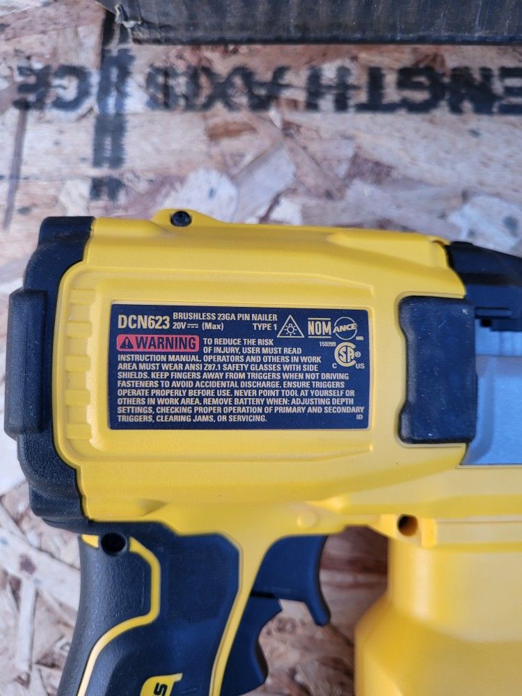 Dewalt 20V MAX LithiumIon Cordless 23Gauge Pin Nailer (Tool Only) for Sale in Snohomish, WA