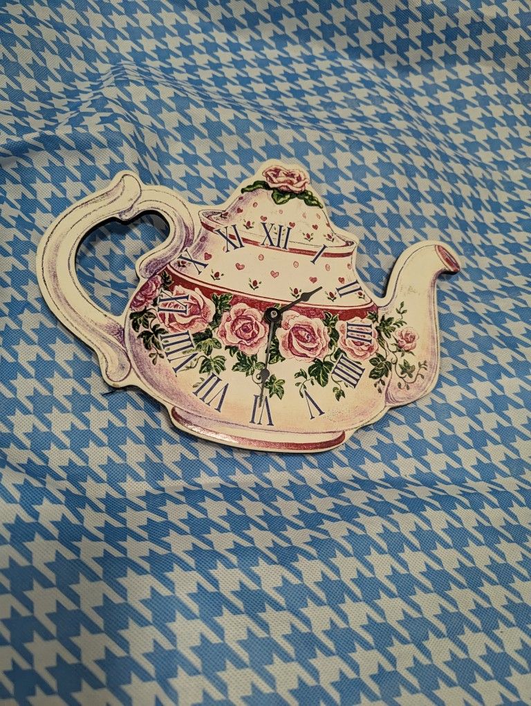 Cartoon Style Teapot Clock (CLOCK ITSELF DOES NOT WORK)