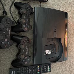 PS3 Super Slim & 3 Controllers