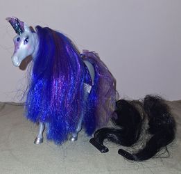 Pony Royale Sky Sapphire Pony w/Interchangeable Mane & Tail
