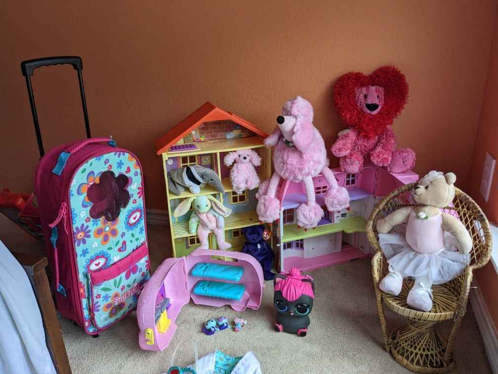 Beanie Babies. Doll Houses. Rolling Case And Chair For Dolls