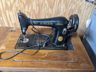 Vintage 1940's Singer Sewing Machine