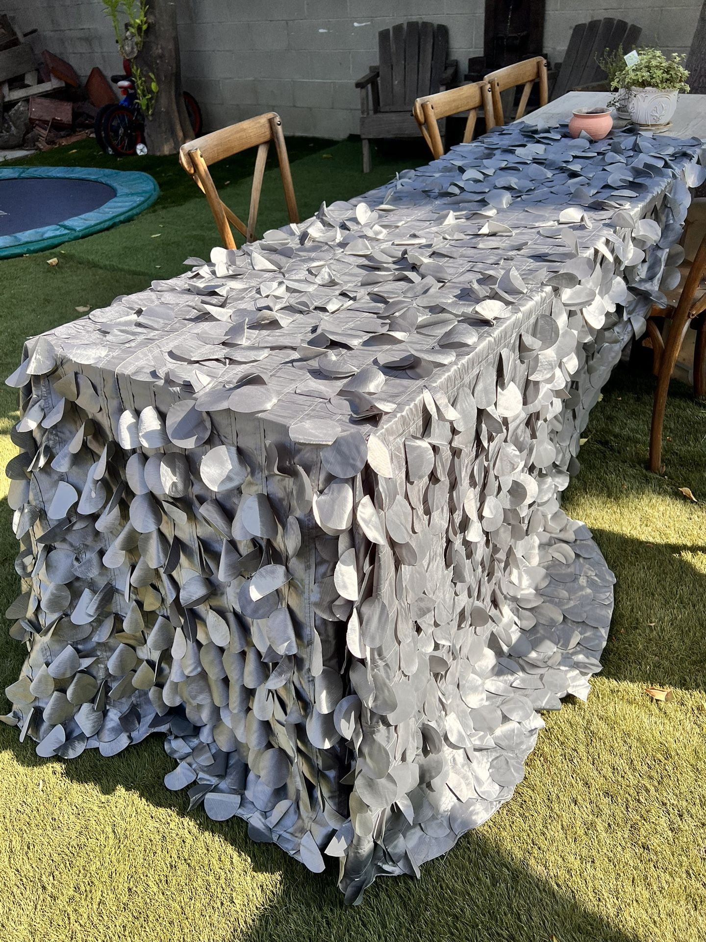 Petal Circle Taffeta Gray Silver Tablecloth Covers Round Table Party Decor No Seams 9 Ft Round Circumference 20 Total