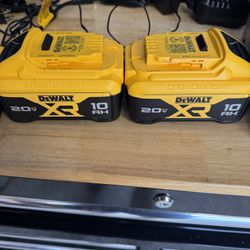 DeWalt 20v Lawn Mower And 2 20v 10 Amp DeWalt Batteries And Weed Eater 3 Batteries Total  Like New