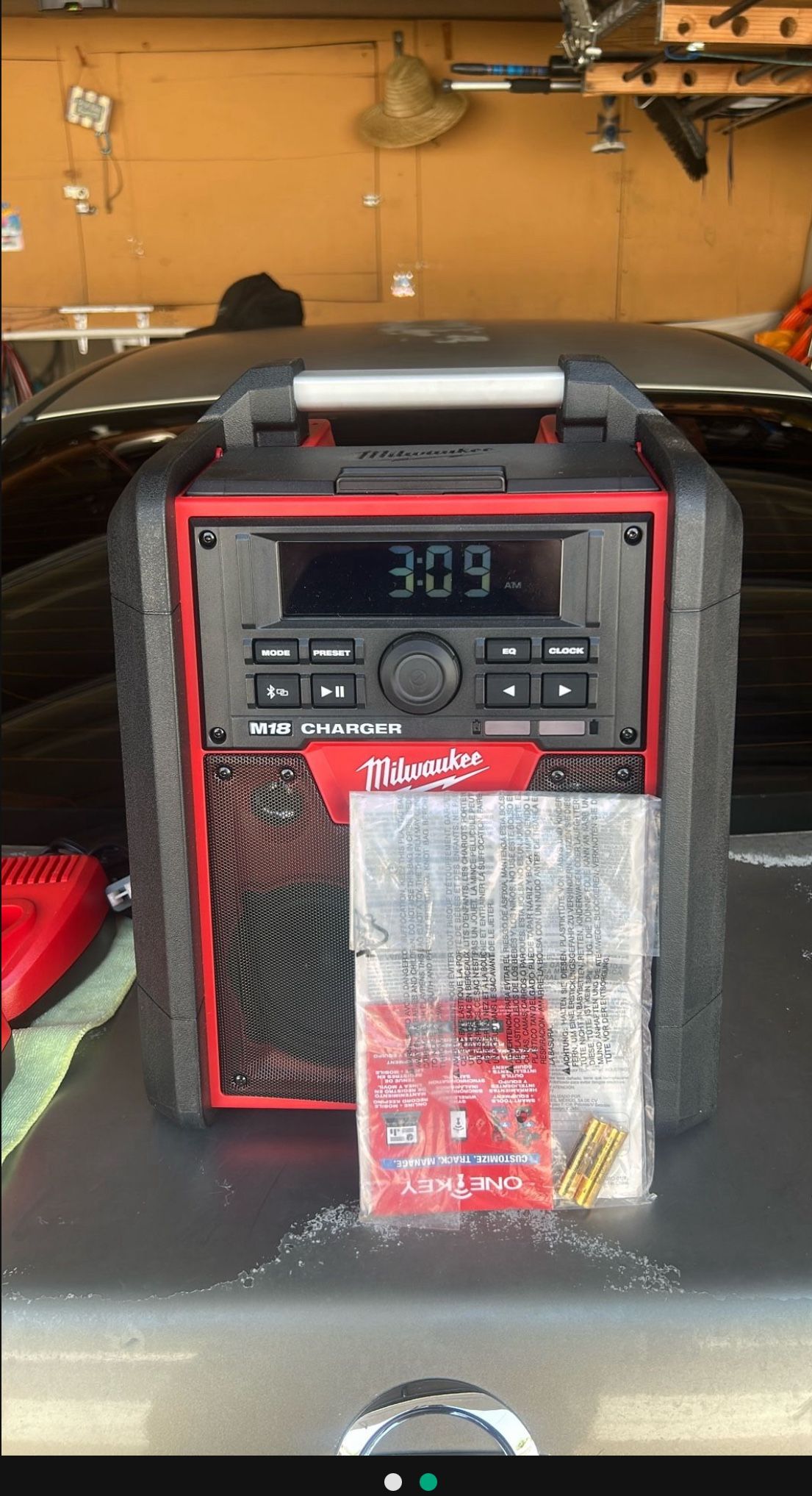 Milwaukee M 18 Bluetooth Speaker 