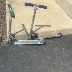 2 Kids Razor Scooters 