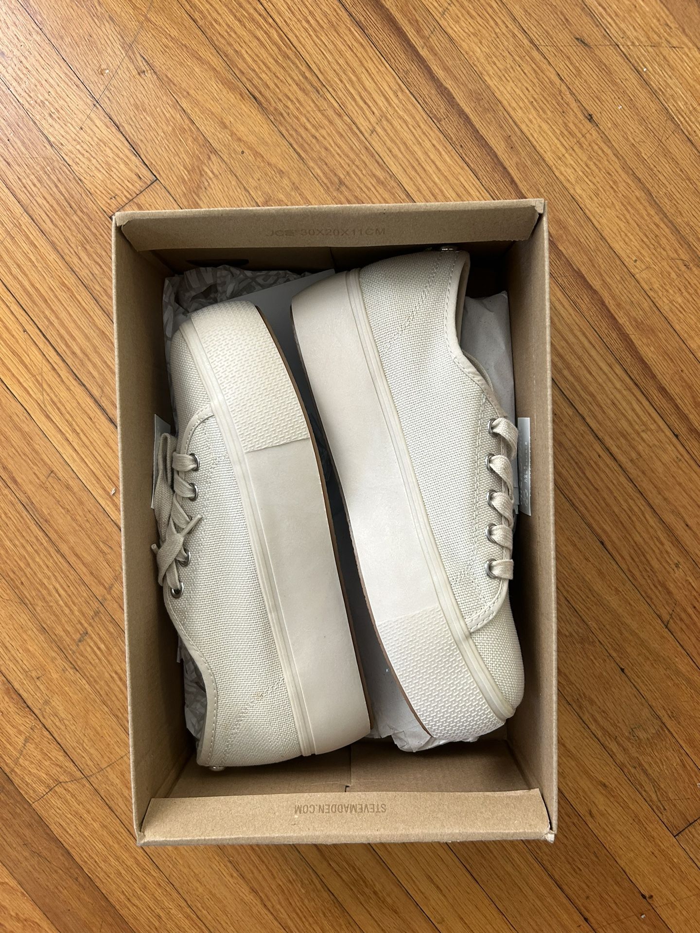 Steve Madden Sneakers