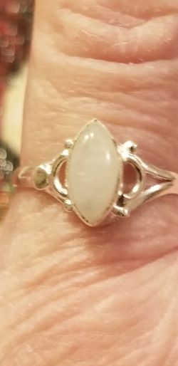 Solid 925 silver natural moonstone ring. Size 7