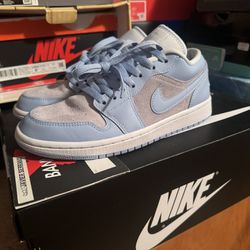 NIKE AIR JORDAN 1 LOW WOMEN FOOTBALL GREY ALUMINUM Sz 7W or 5.5Y