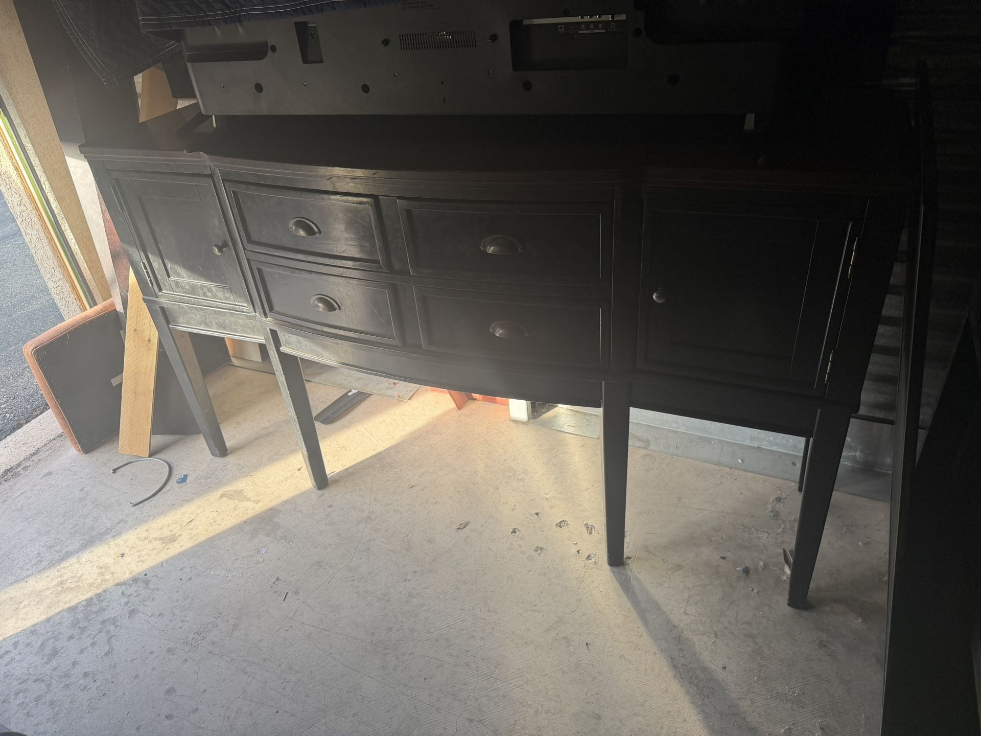 TV Stand / Entertainment Center 