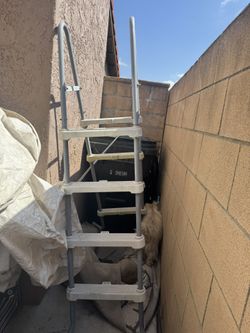 free pool stairs
